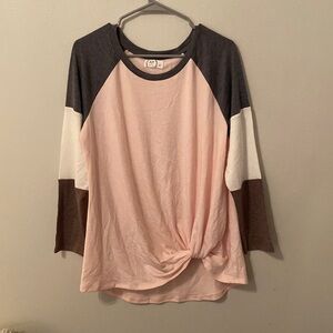 24/7 by Maurices Cloud Pink Combo Colorblock Knot Hem Baseball Tee [Size: L]